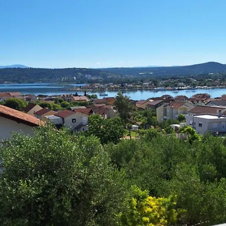 Lily With A Spectacular Wiew 빌리제