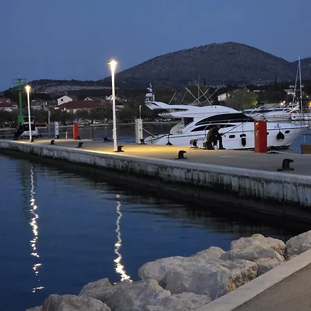 Lily With A Spectacular Wiew 아파트 *