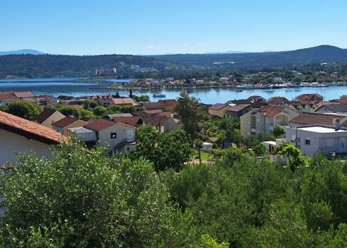 Lily With A Spectacular Wiew 빌리제