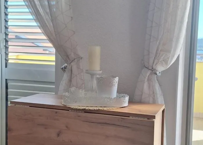 Lily With A Spectacular Wiew *